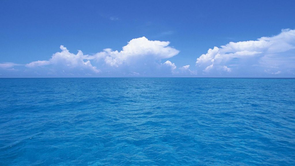 ブルーの海の写真